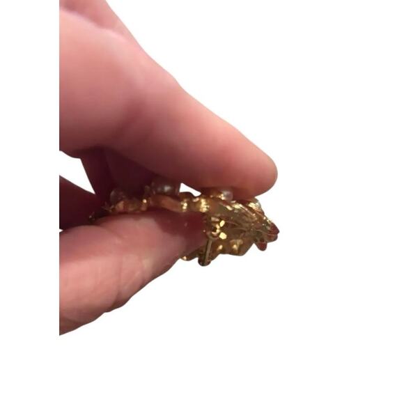 Vintage Avon Gold Tone Wreath Brooch Faux Pearl Floral Pin Signed - Picture 4 of 5